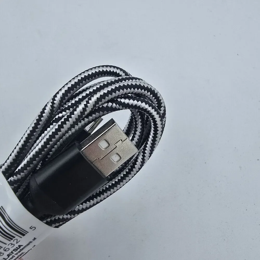 Wireless Gear 6 ft micro usb sync and charge cable. Fabric material.